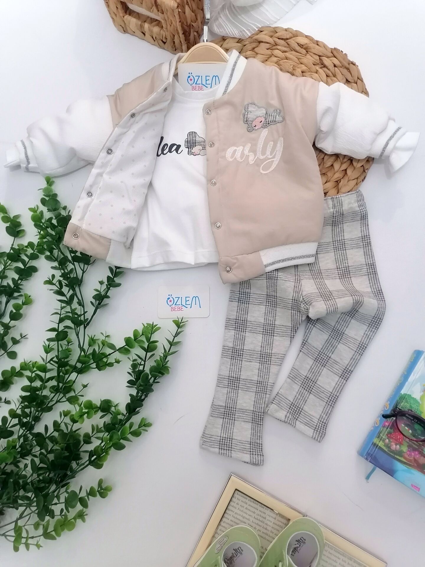 Ekose Pantolon Krem Şişme Montlu 3'lü Takım