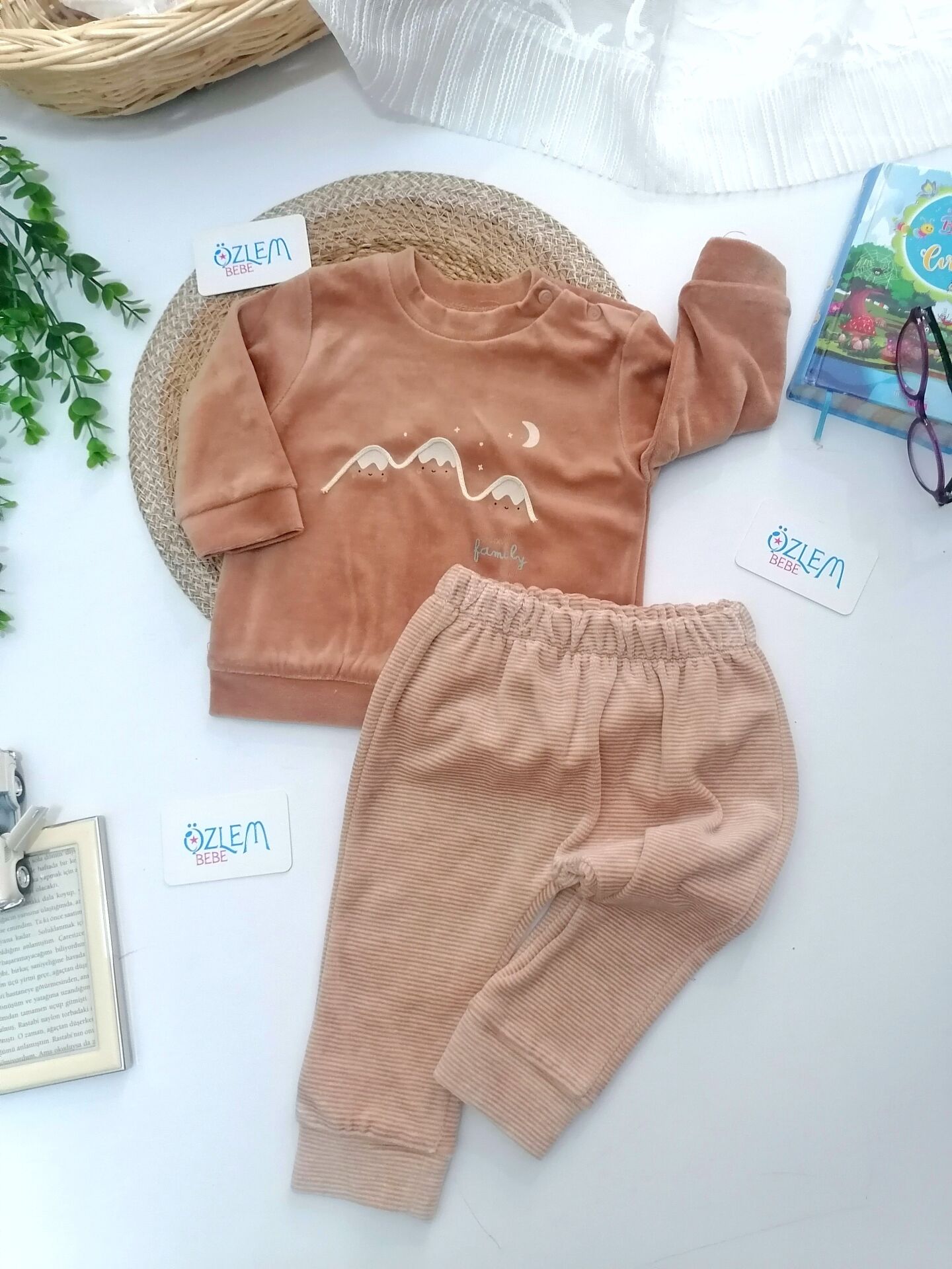 Family Dağ Figürlü Kadife 2li Takım